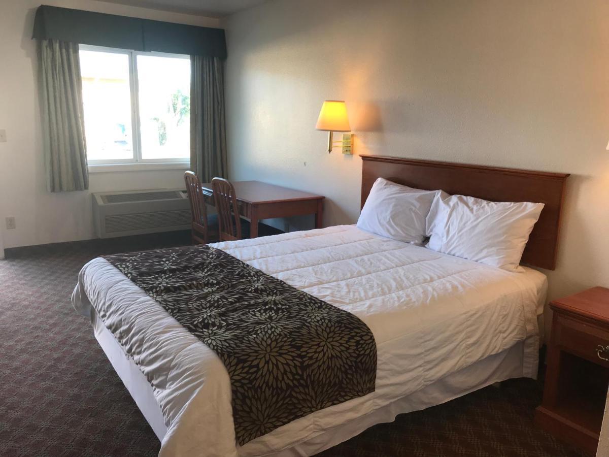 Woodburn Inn Eksteriør billede