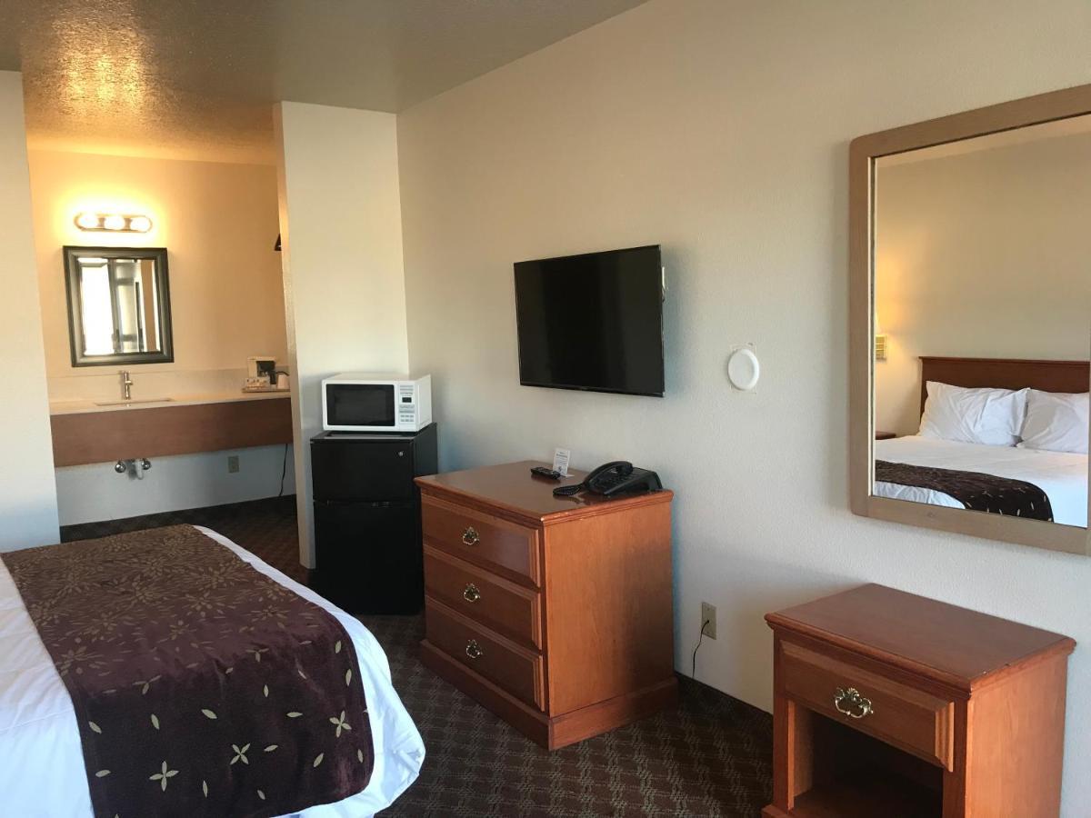 Woodburn Inn Eksteriør billede