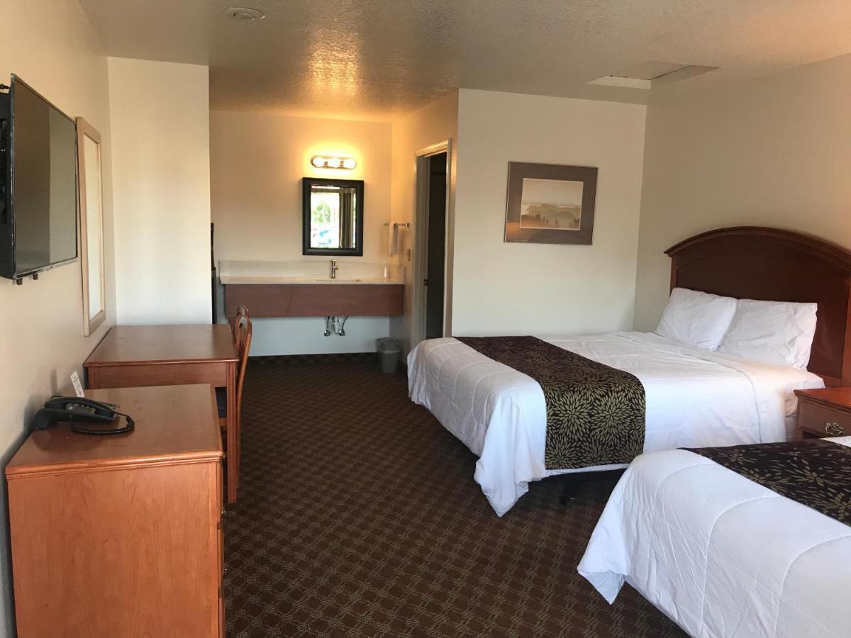 Woodburn Inn Eksteriør billede