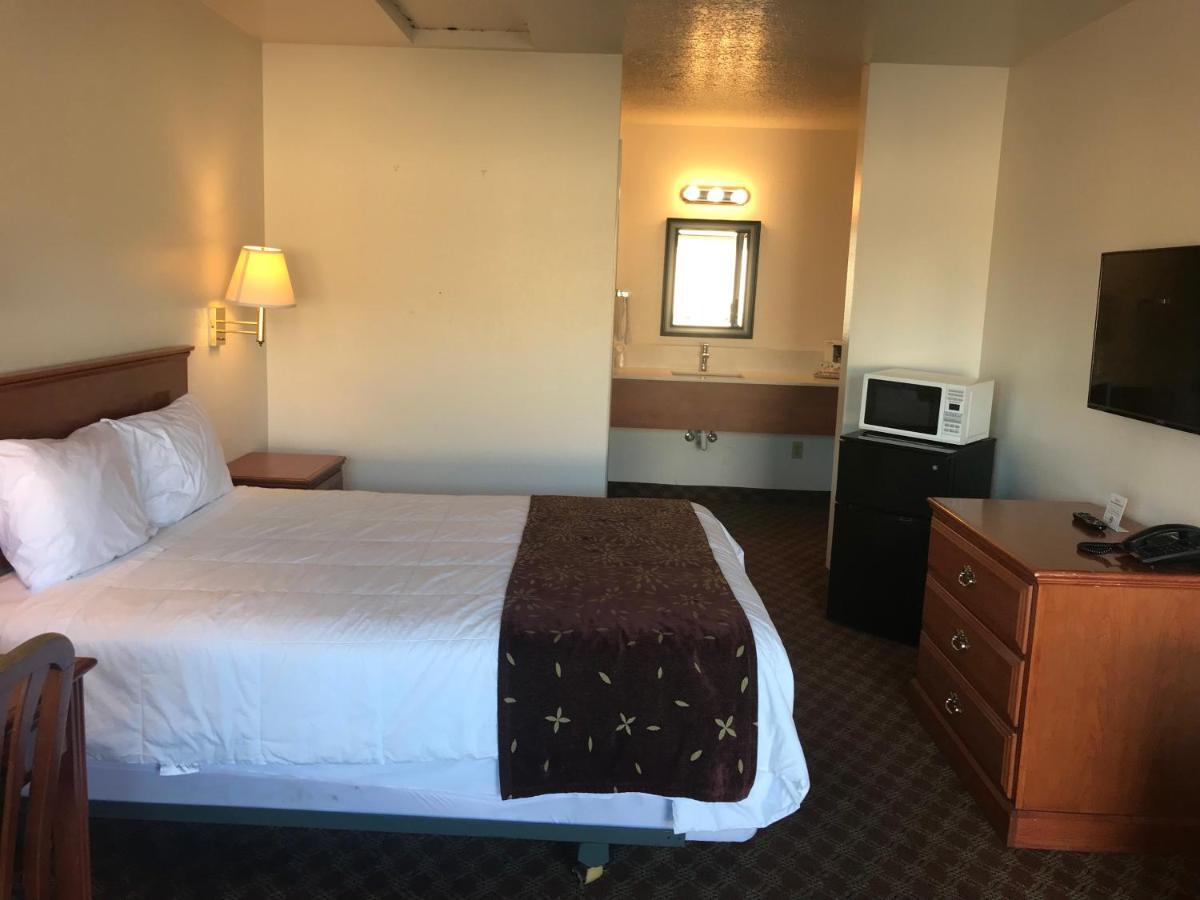 Woodburn Inn Eksteriør billede