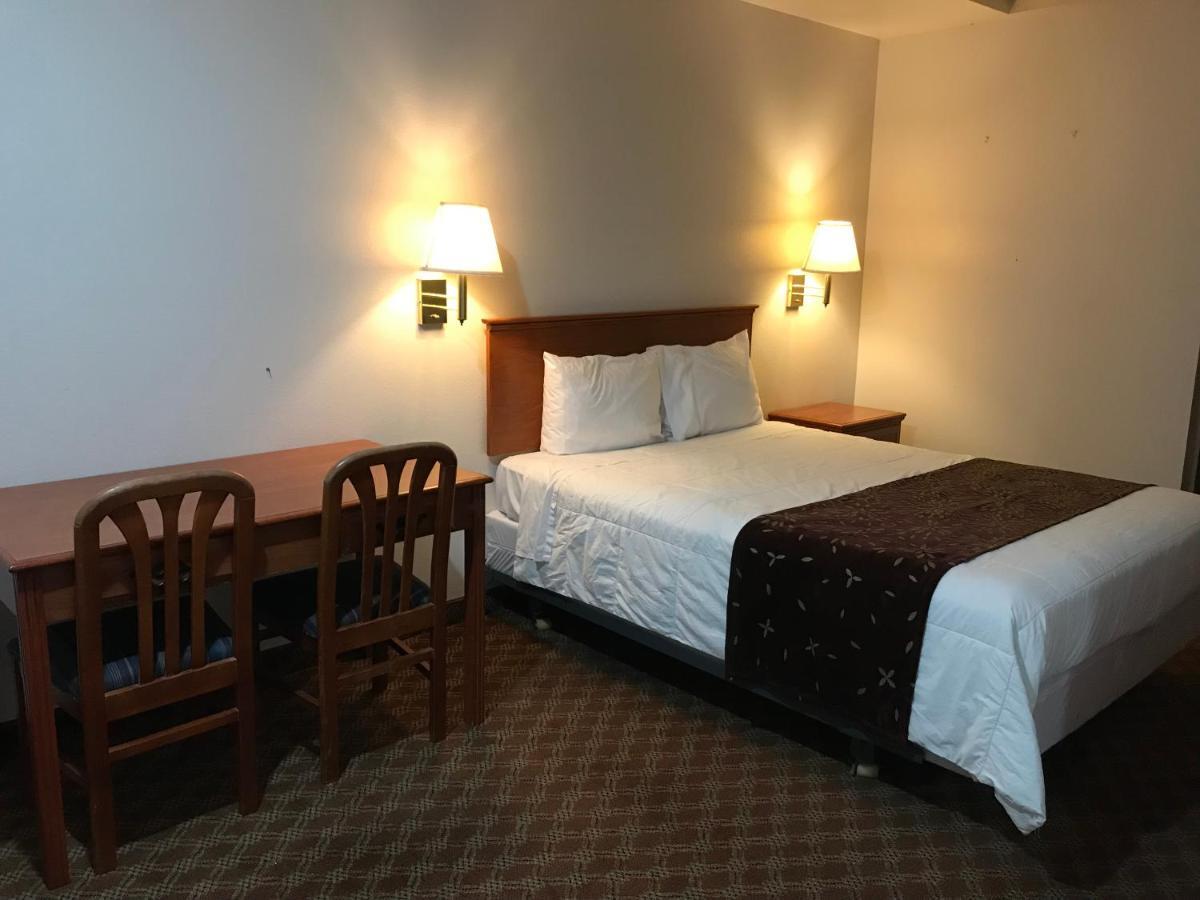 Woodburn Inn Eksteriør billede