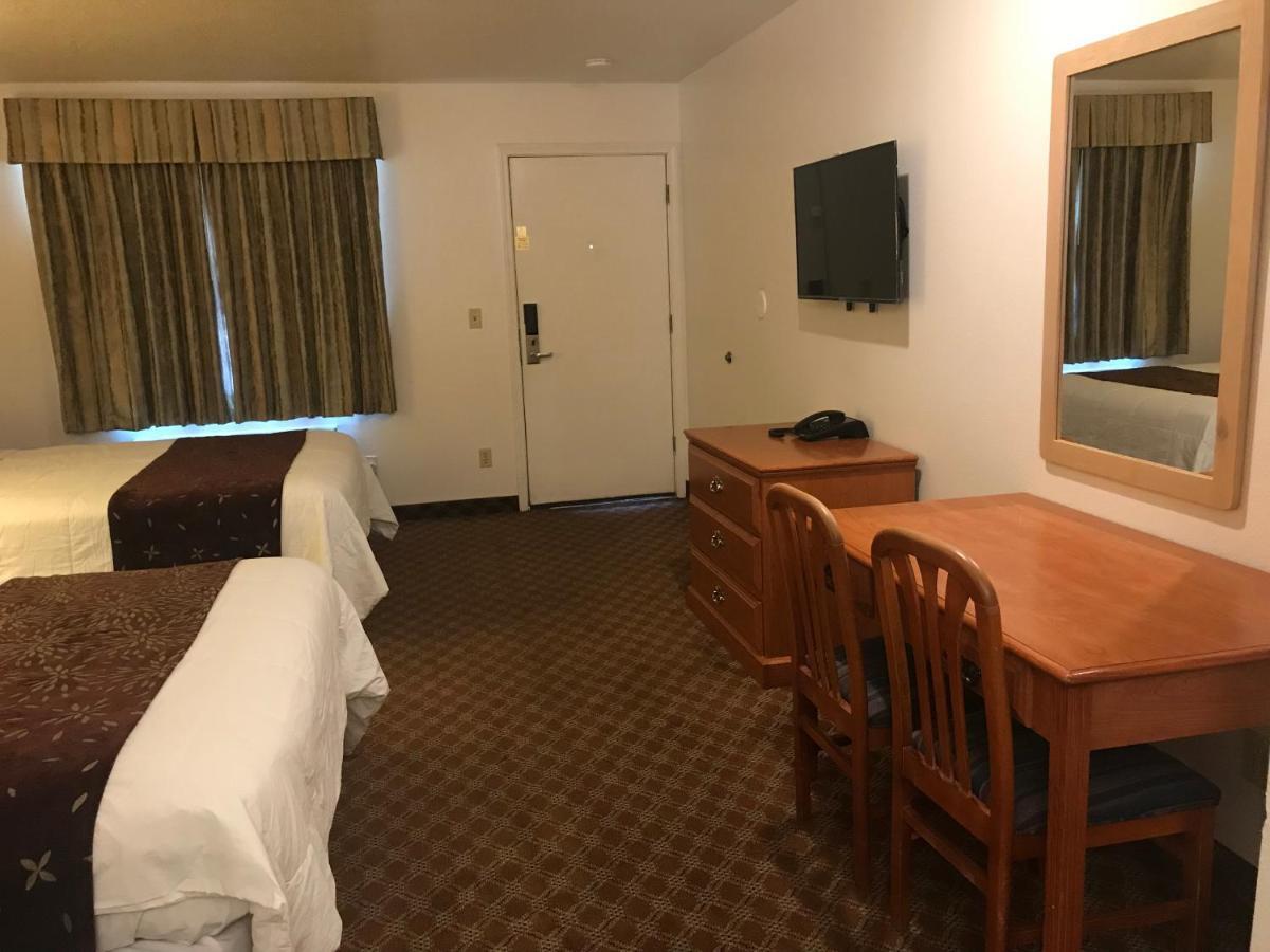 Woodburn Inn Eksteriør billede