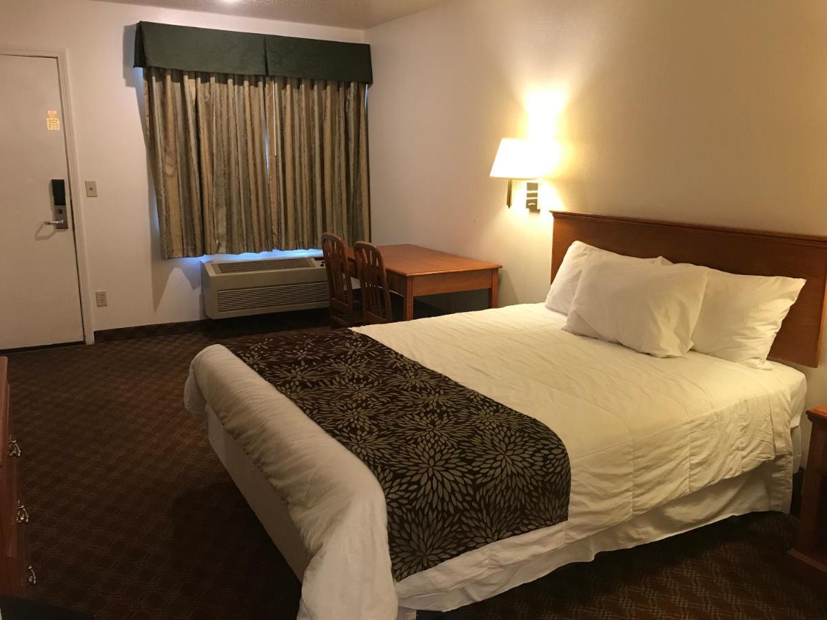 Woodburn Inn Eksteriør billede