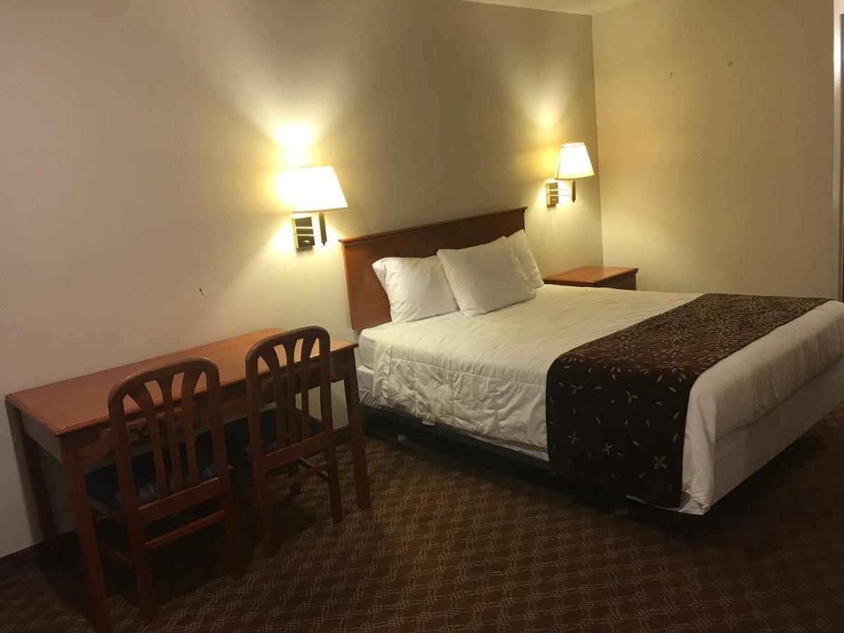 Woodburn Inn Eksteriør billede
