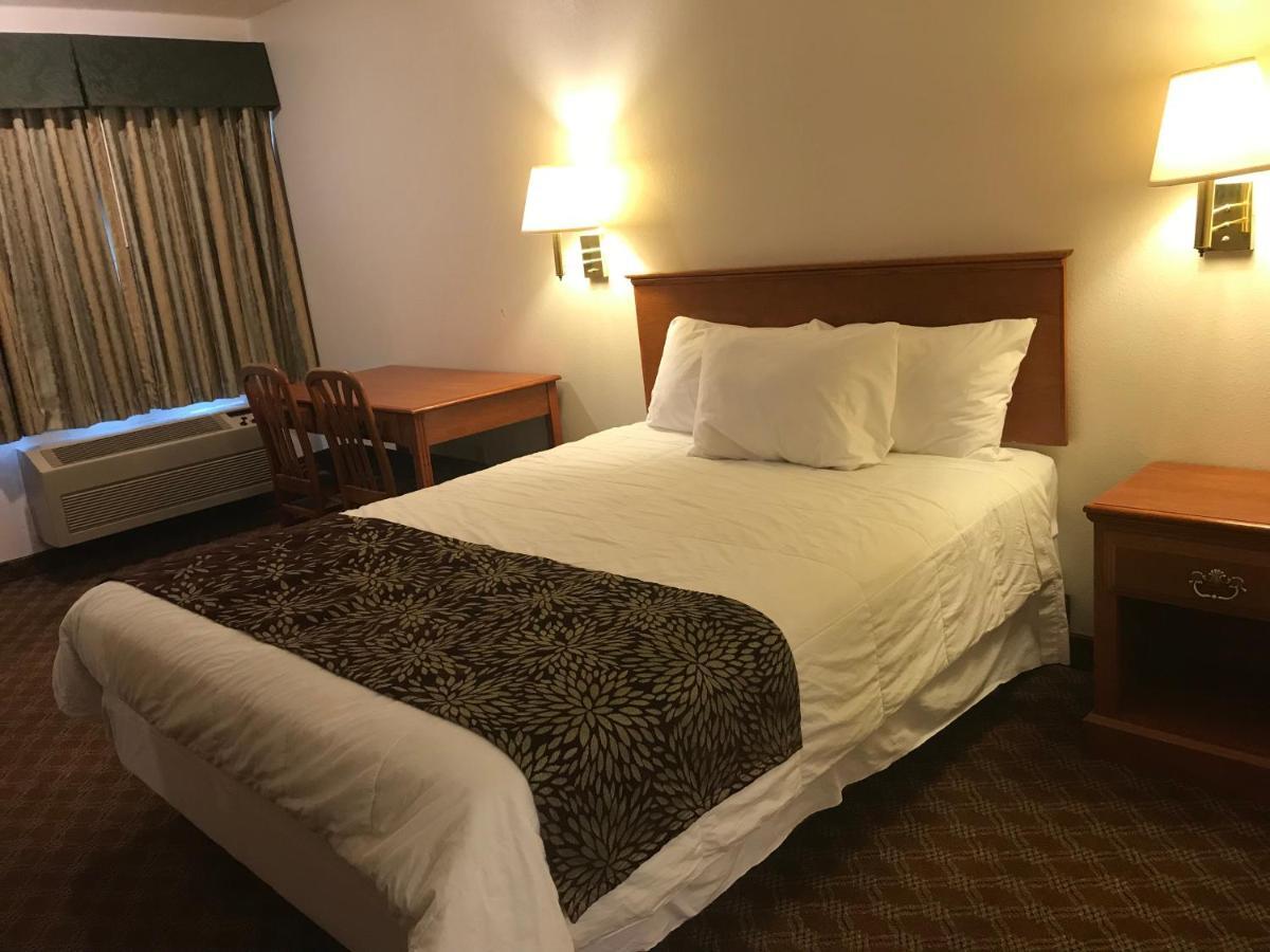 Woodburn Inn Eksteriør billede
