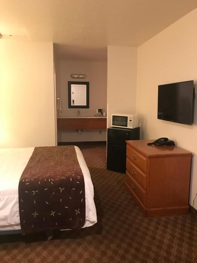 Woodburn Inn Eksteriør billede