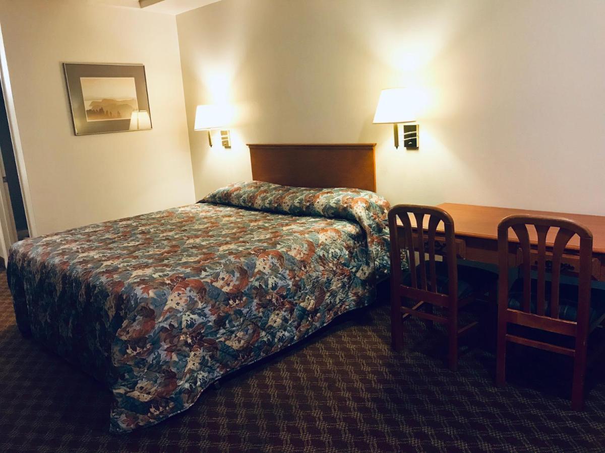 Woodburn Inn Eksteriør billede